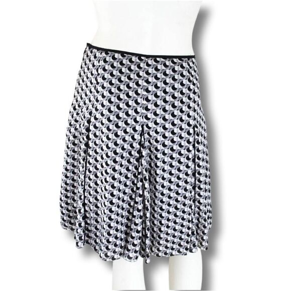 Grey Geo Print Flounce Skirt
Size 6 • NWT - Picture 2 of 8